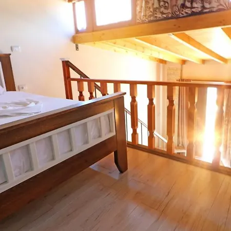 Mateus 4* Himara